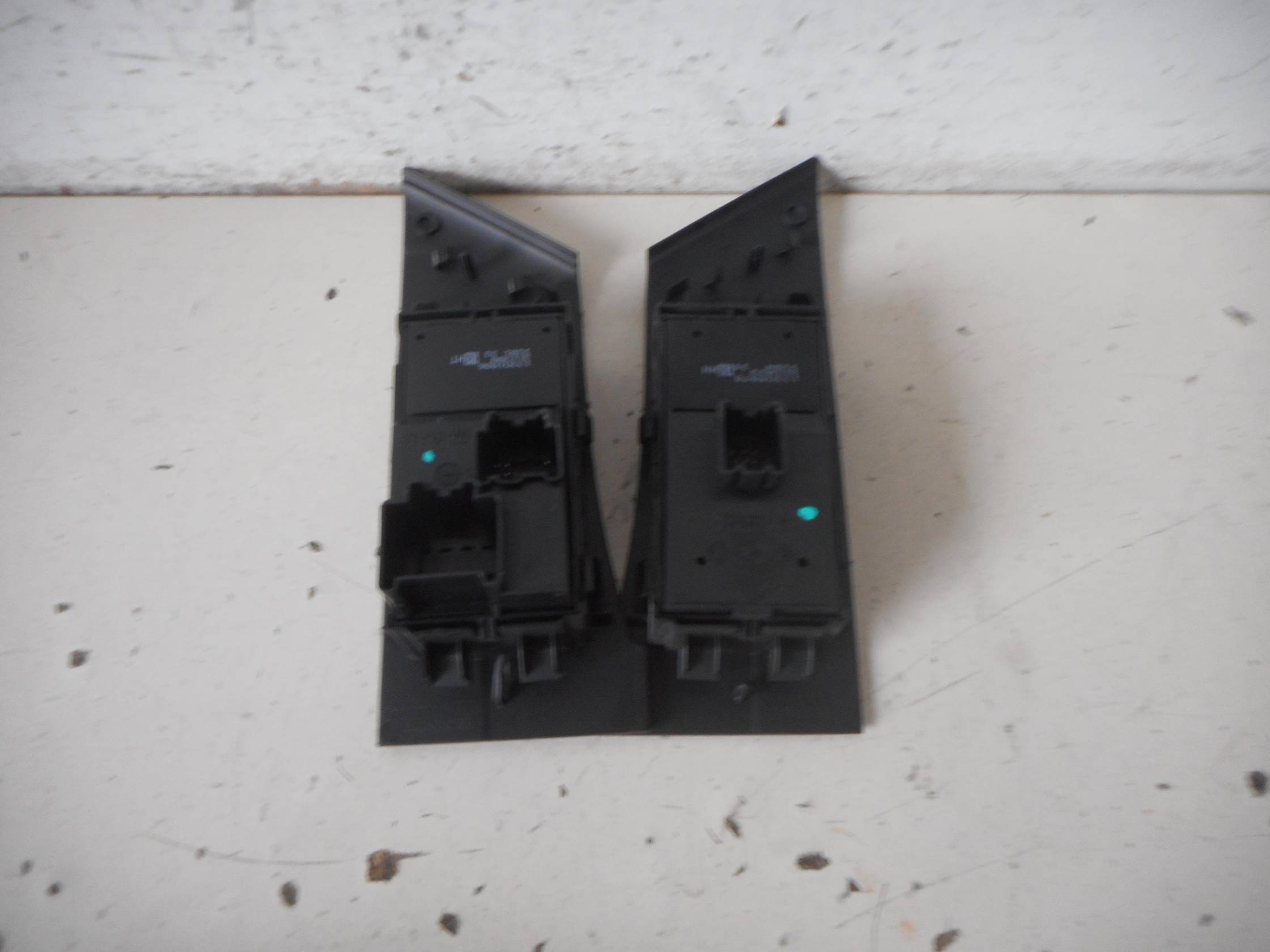 Interruttore alzacristalli porta ant.